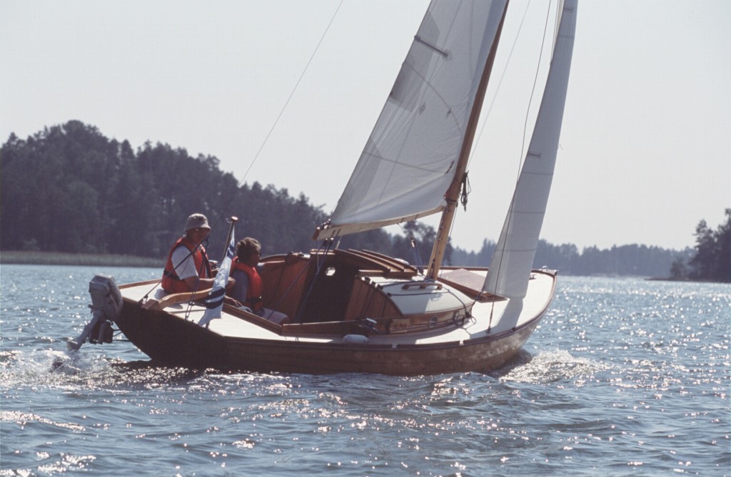 [Immagine: 2010422192343_folkboat adv.jpg]